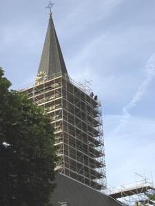 872019 Afbeelding van een steigerconstructie aan de zuidzijde van de Jacobikerk in de Waterstraat in Wijk C te Utrecht. ...